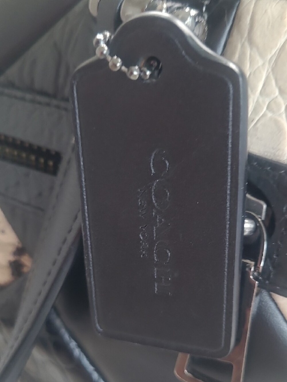 Coach Purse, Vintage. "Canyon Quilt Primrose" In embossed leather - Picture 4 of 16